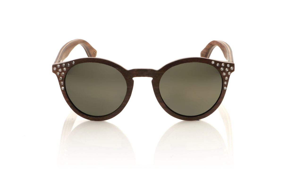 Wood eyewear of Walnut LANA. LANA wooden sunglasses, from our collection of organic glasses, entirely made of laminated walnut wood. This model perfectly combines natural elegance with an iconic design: a rounded shape with a straight eyebrow, creating a visual balance that enhances any type of face. But what really sets LANA apart are the sparkling Czech crystals embedded at the ends of the brows, adding a touch of light and sophistication. Ideal for those looking to stand out with a unique accessory, LANA is not just a pair of glasses, but a statement of style and ecological awareness. Measurements 147x50mm Caliber 47 for Wholesale & Retail | Root Sunglasses® 